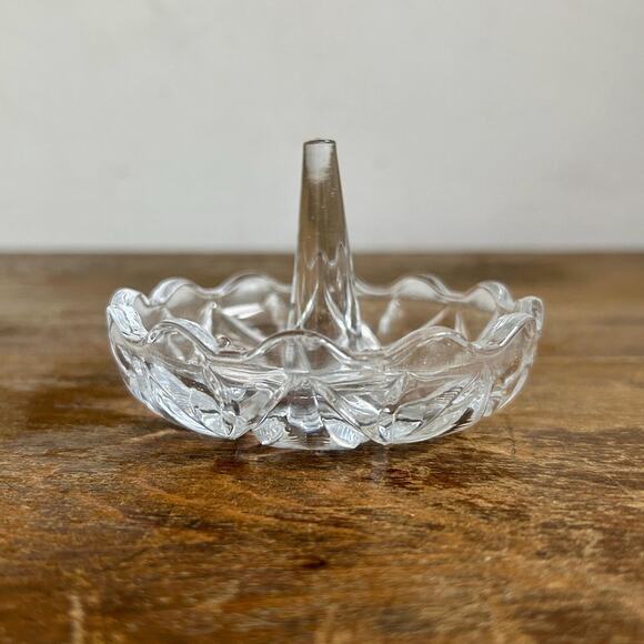 Vintage Crystal Ring Bowl | Vintage Jewelry Dish | Crystal Trinket Bowl - Picture 1 of 3
